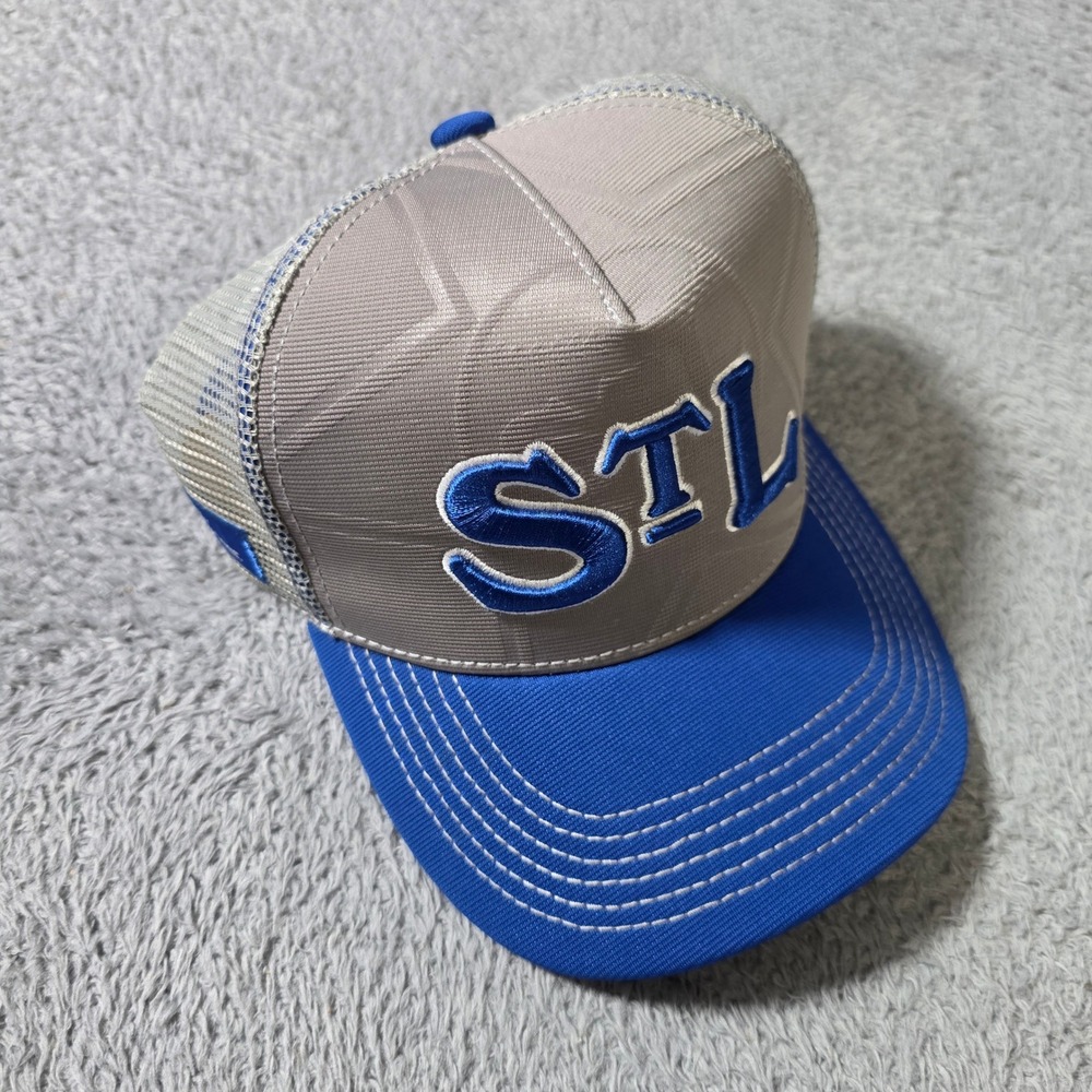 St. Louis Cardinals Mens OSFM Trucker Hat Blue Gray STL Budweiser Patch Mesh Cap